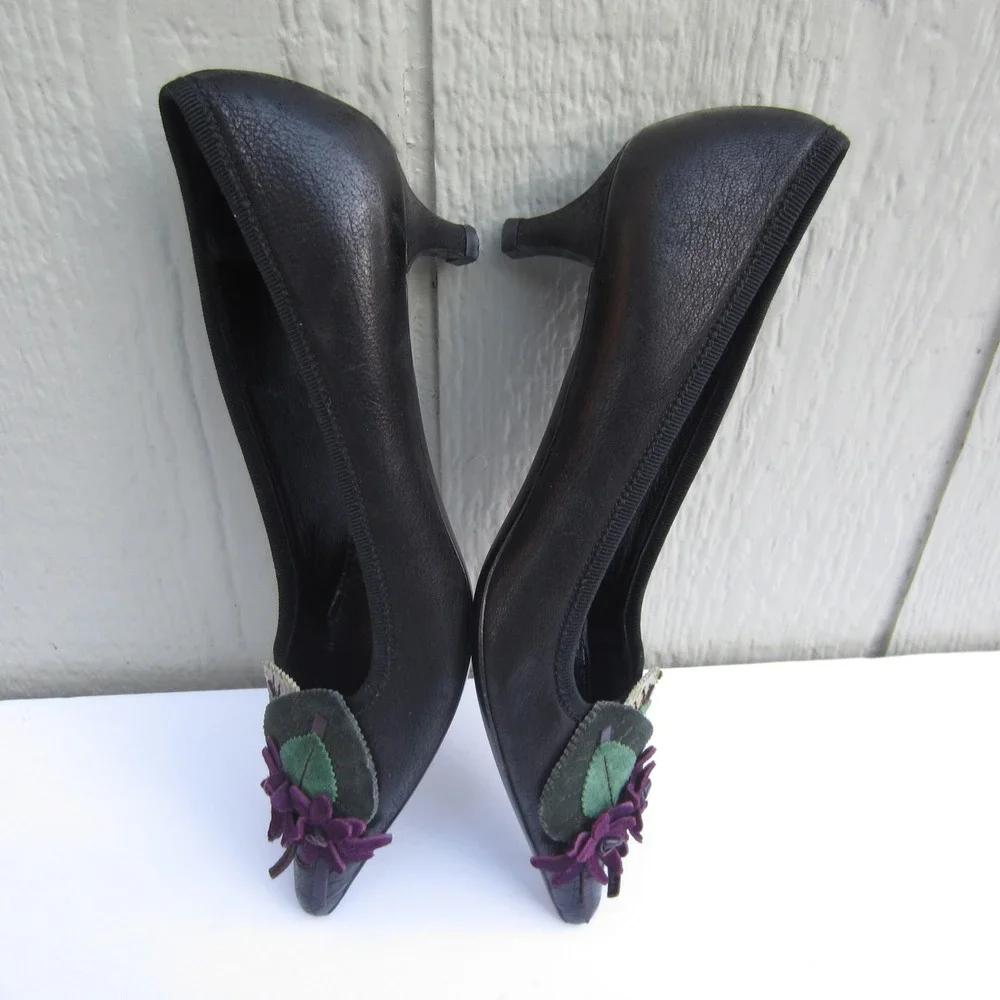 PRADA Heels size 5.5 Black Leather Floral Applique Kitten Pointed Toe Luxury Y2K
